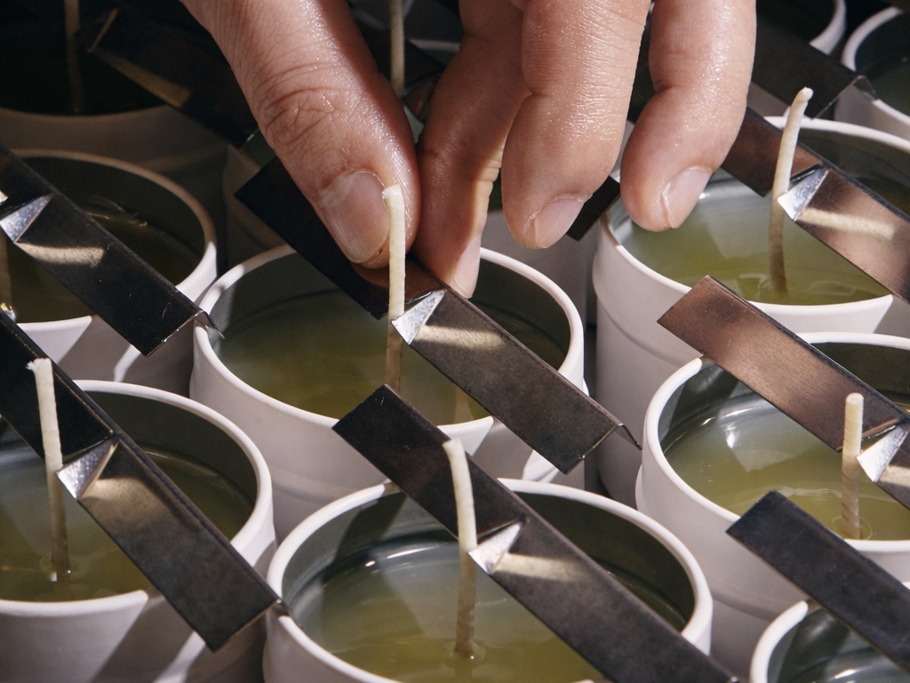 キャンドルの製造風景